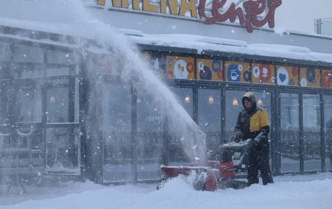 Sneeuwruimen bij het Arena Center